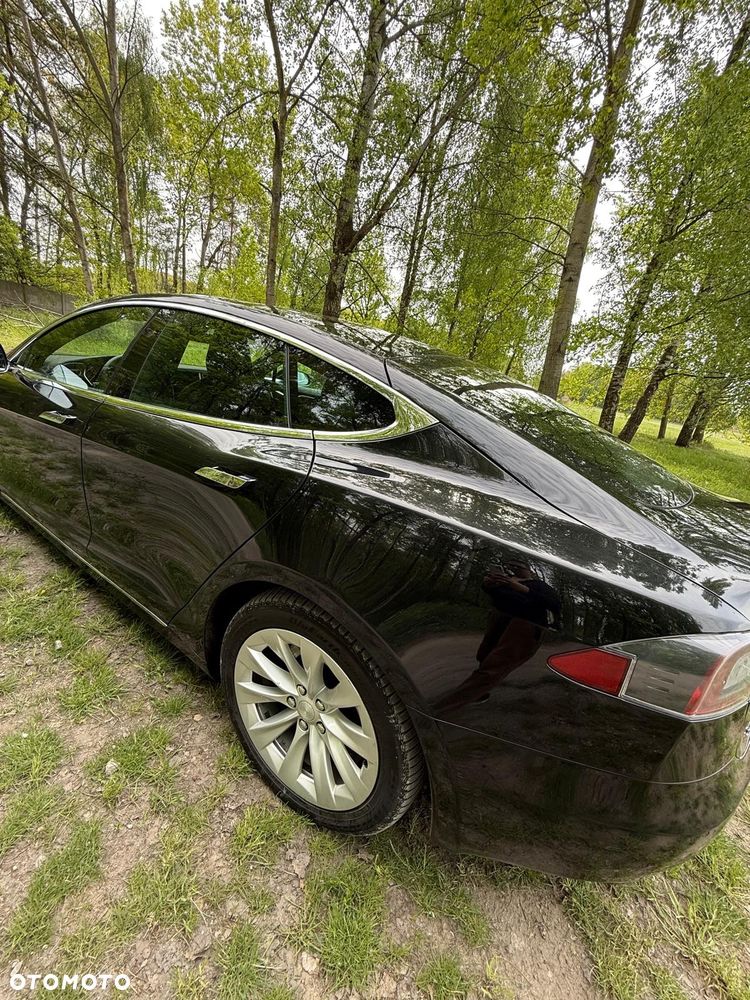 Tesla Model S - 6