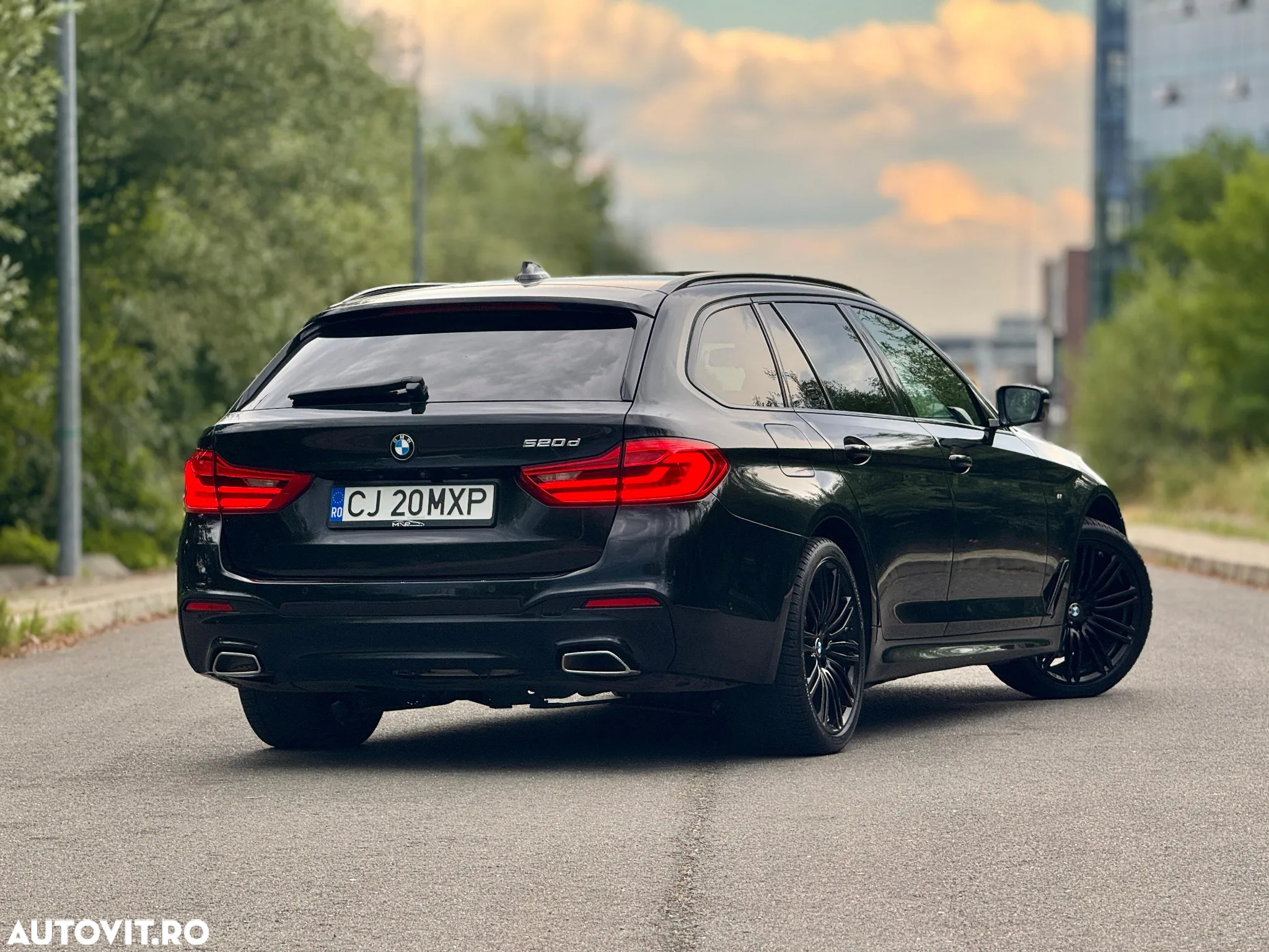 BMW Seria 5 520d Touring Aut. M Sport Edition - 4