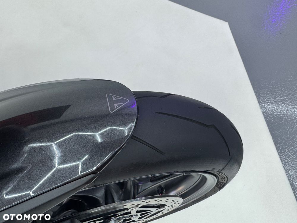 Triumph Street Triple - 21