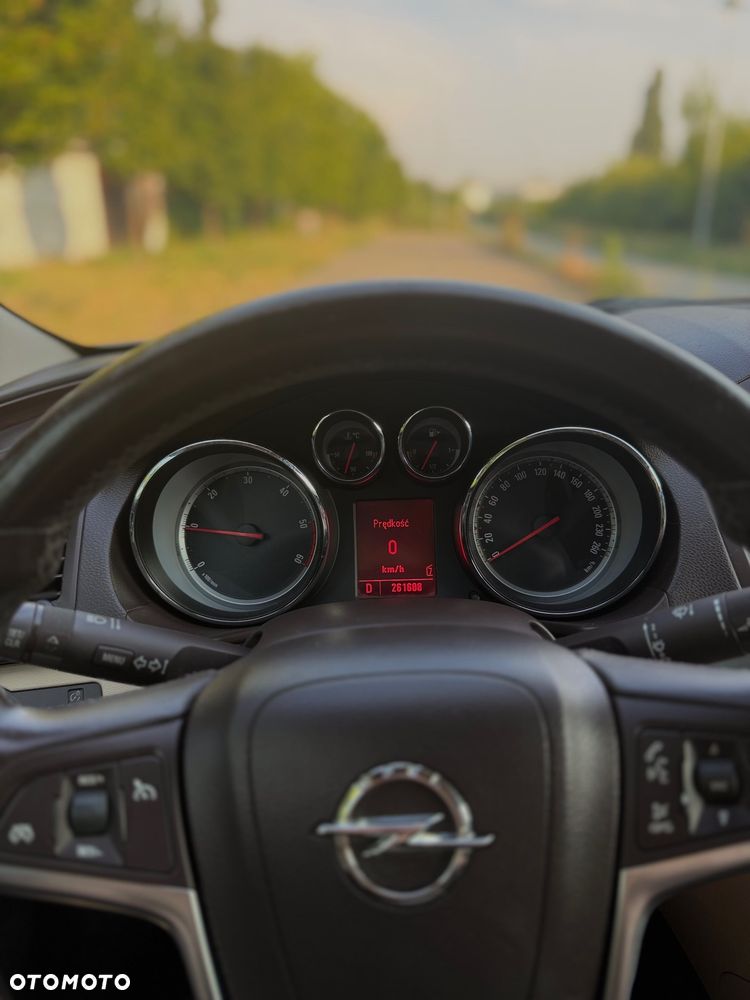 Opel Insignia - 10