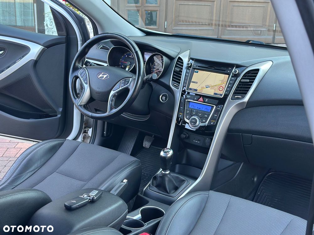 Hyundai i30 1.6 CRDi Fifa World Cup Edition - 35