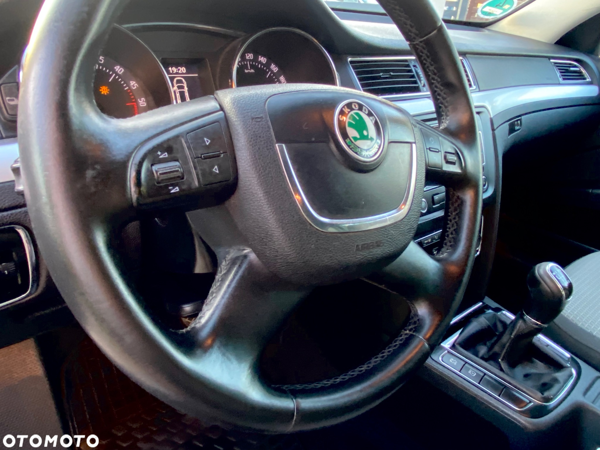Skoda Superb 2.0 TDI Exclusive - 25