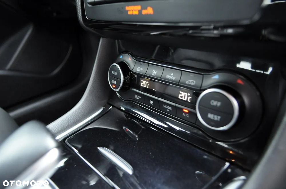 Infiniti Q30 1.6t DCT Premium Tech Cafe Teak - 35