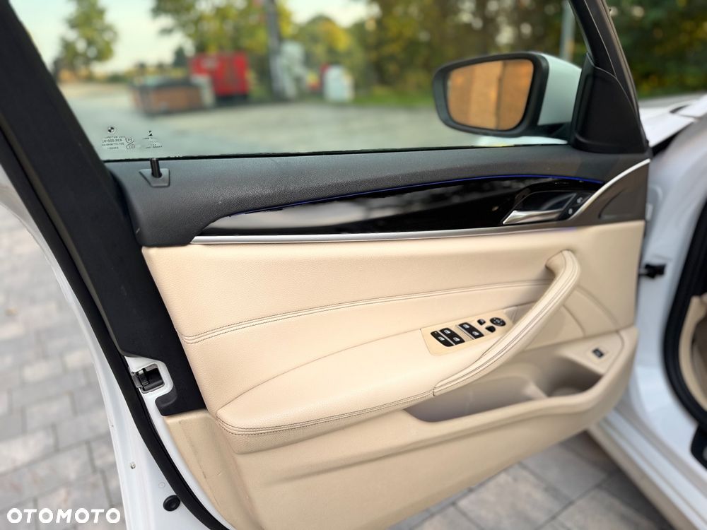 BMW Seria 5 520d M Sport - 32