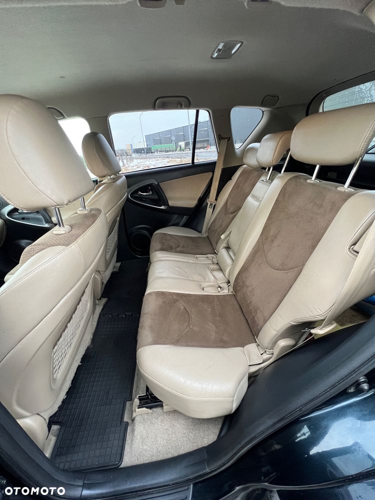 Toyota RAV4 - 16