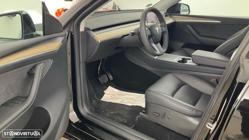 Tesla Model Y Long Range RWD - 4