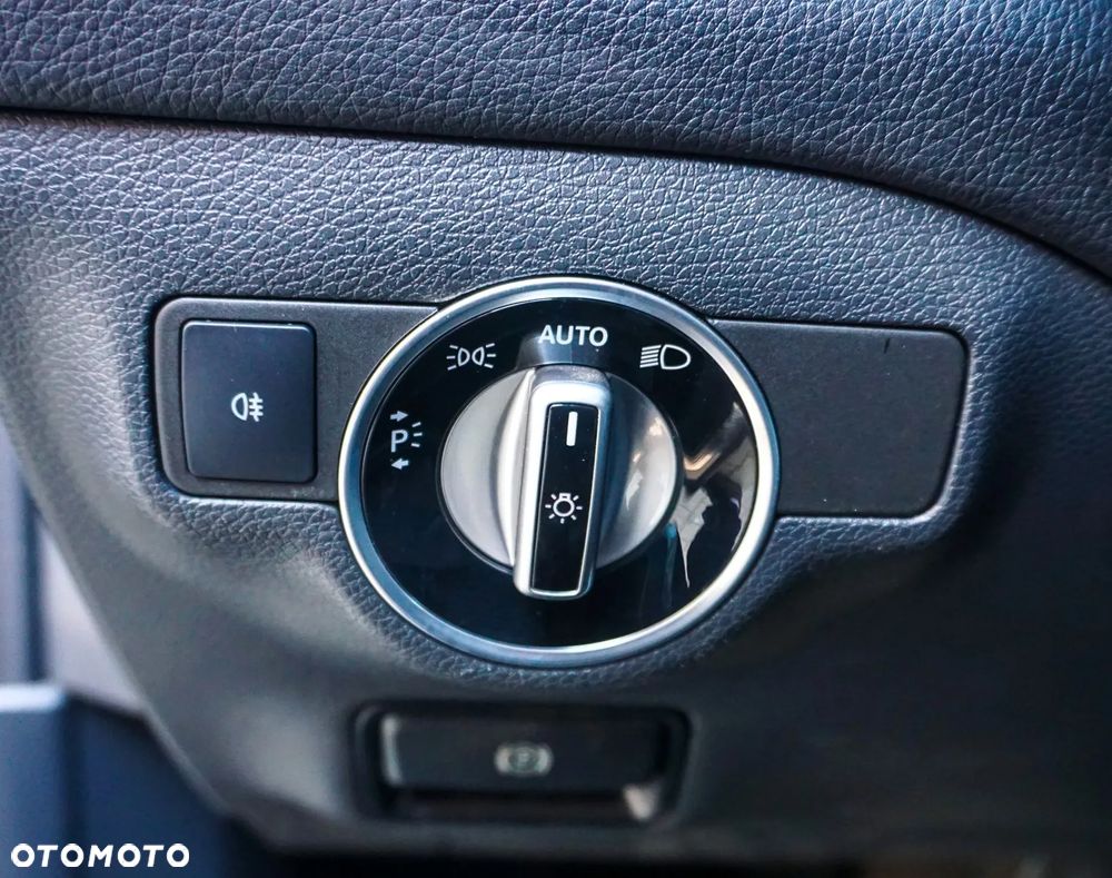 Mercedes-Benz GLA 200 7G-DCT AMG Line - 23