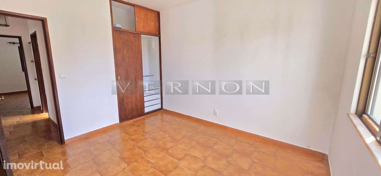 Algarve, Carvoeiro, para venda, moradia T3 com garagem, em localização - Grande imagem: 4/34