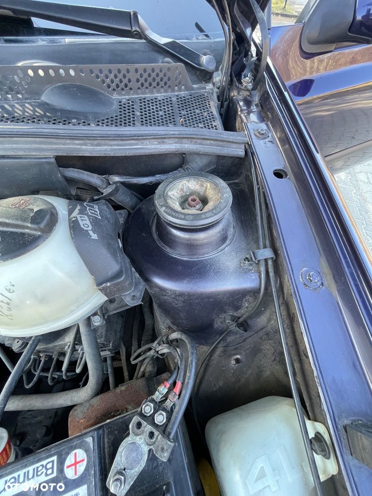 Volkswagen Golf 1.8 GL - 22