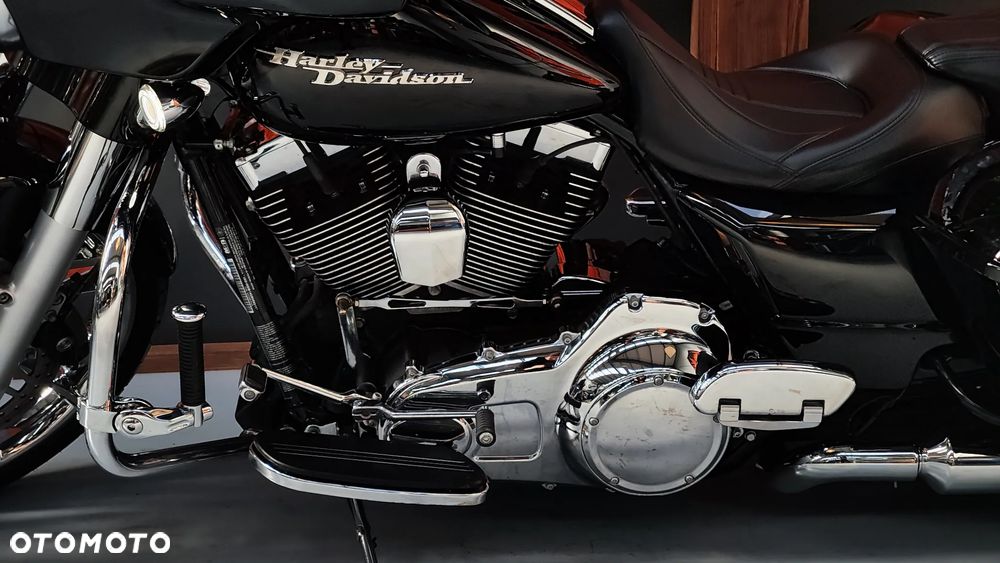Harley-Davidson Touring Street Glide - 24