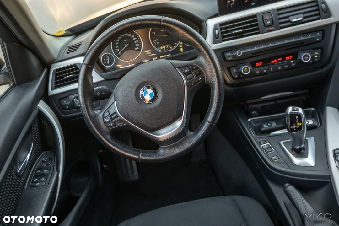 BMW Seria 3 318d DPF Touring Edition Sport - 36