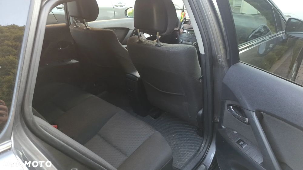 Toyota Avensis 2.0 D-4D Active - 19