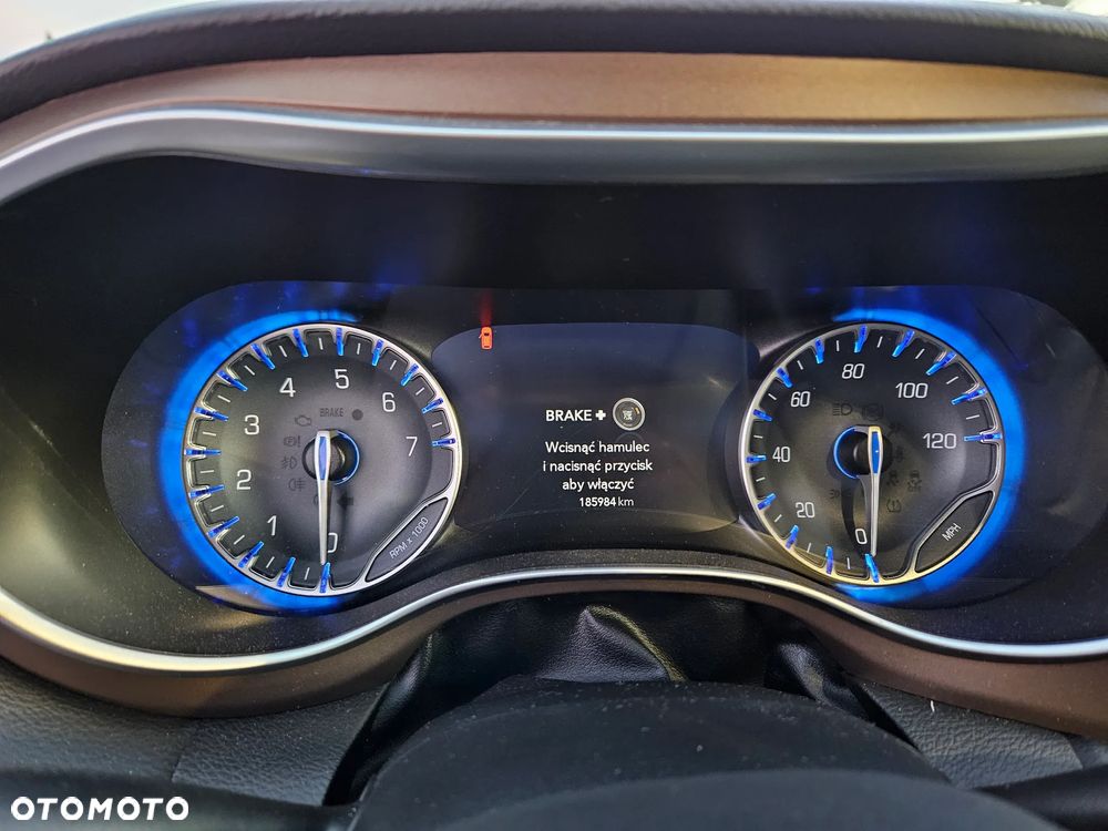 Chrysler Pacifica - 12