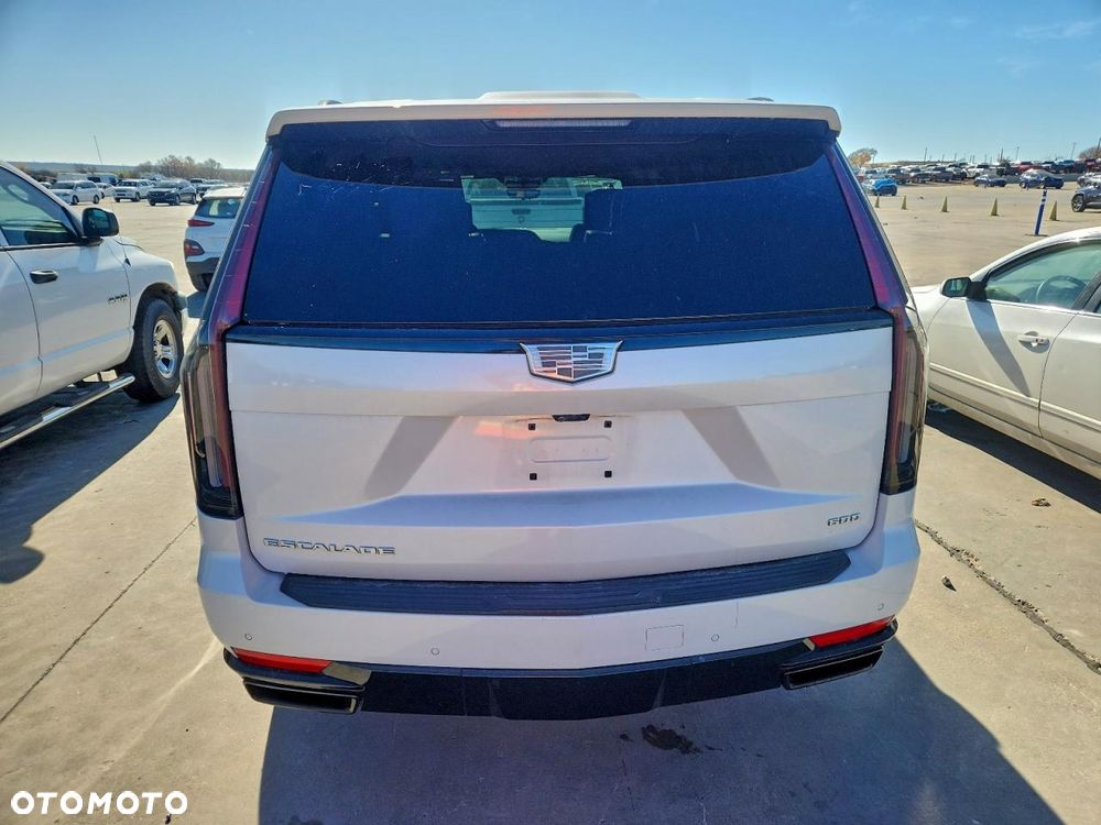 Cadillac Escalade - 3