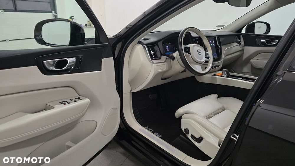 Volvo XC 60 B4 D Plus Dark - 5