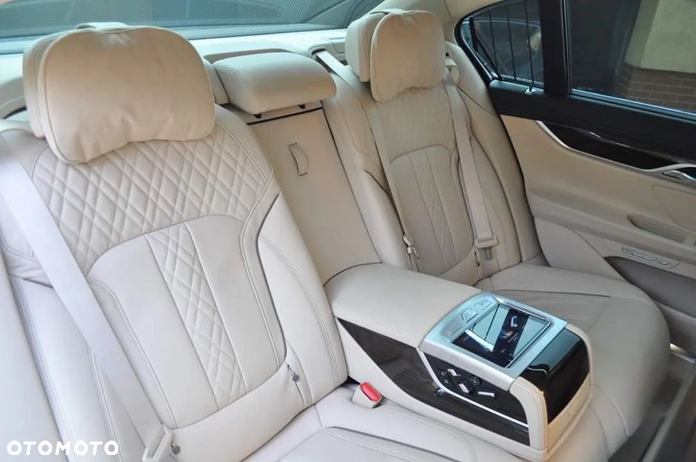 BMW Seria 7 - 18