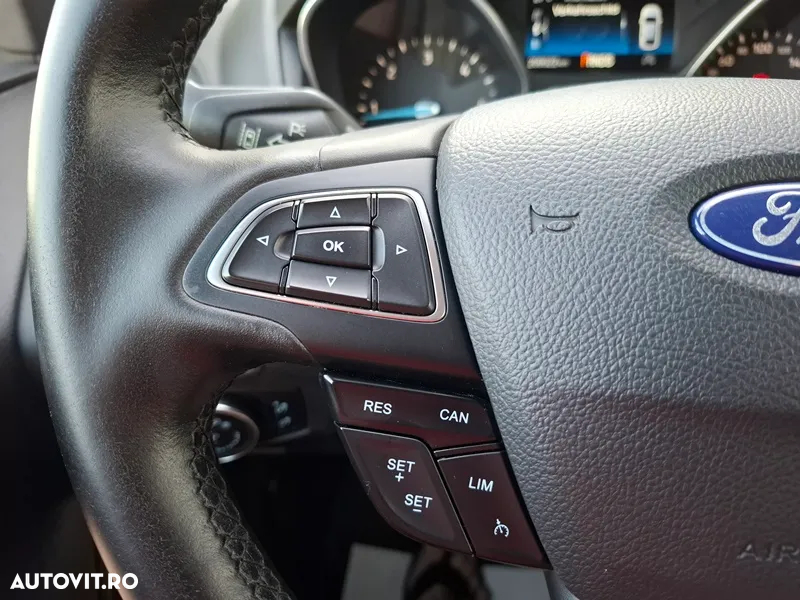 Ford Focus 2.0 TDCI Powershift Titanium - 17