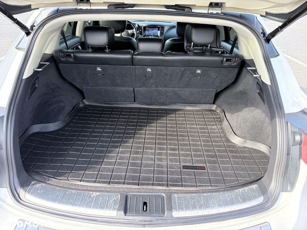 Infiniti QX70 - 7
