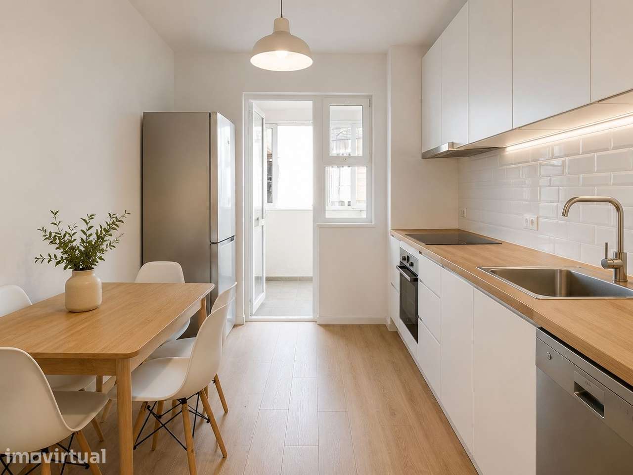 T2 REMODELADO COM GARAGEM E ARRUMOS | METRO À PORTA | SENHORA DA HORA - Grande imagem: 5/15