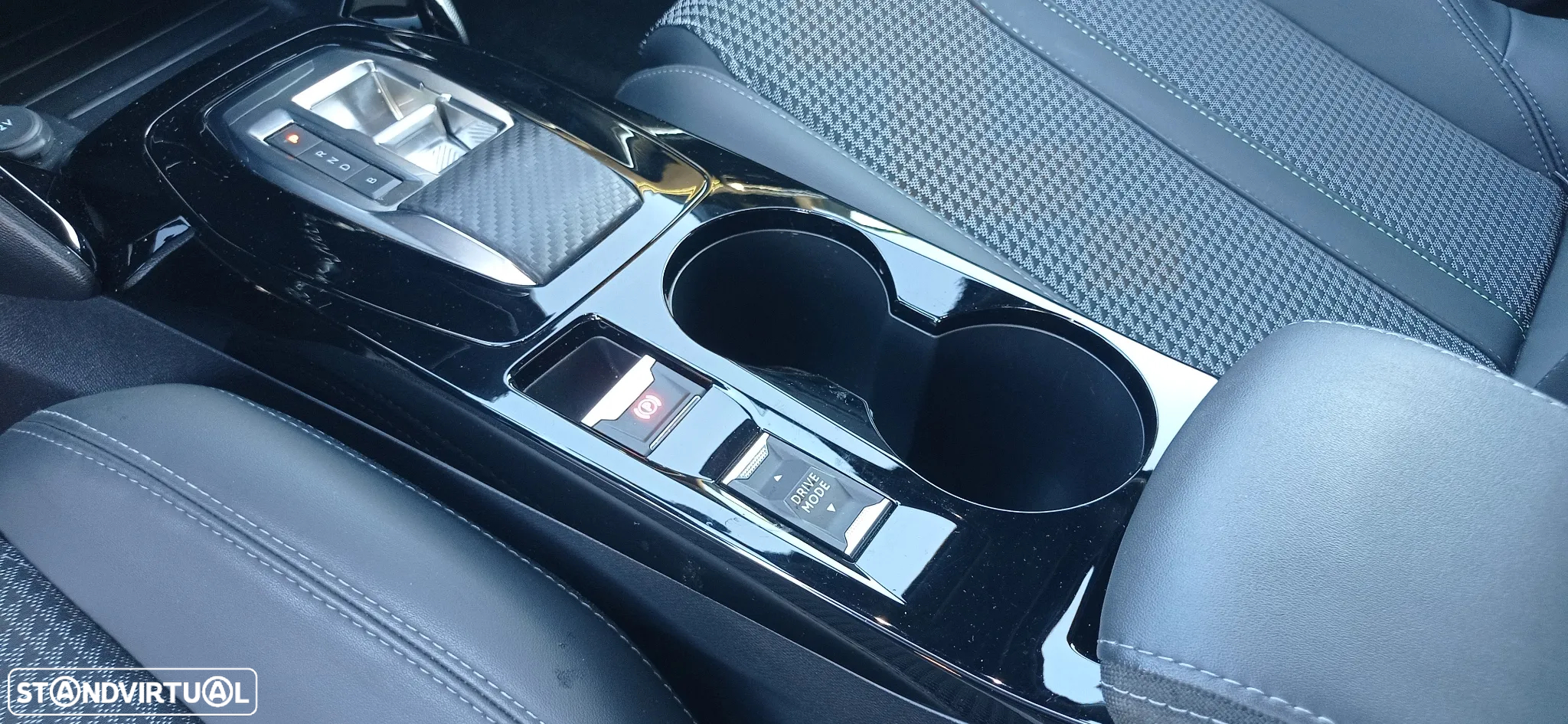 Peugeot e-2008 50 kWh GT Line - 11