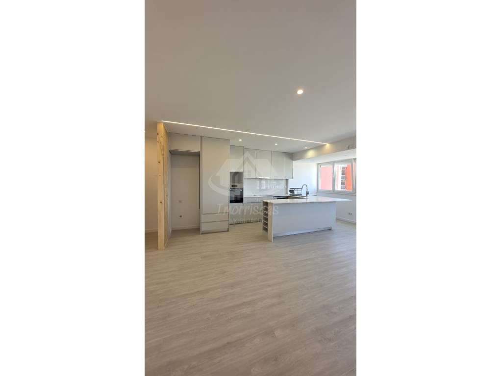 Apartamento T3 renovado com vista panorâmica - Olivais - Grande imagem: 2/24