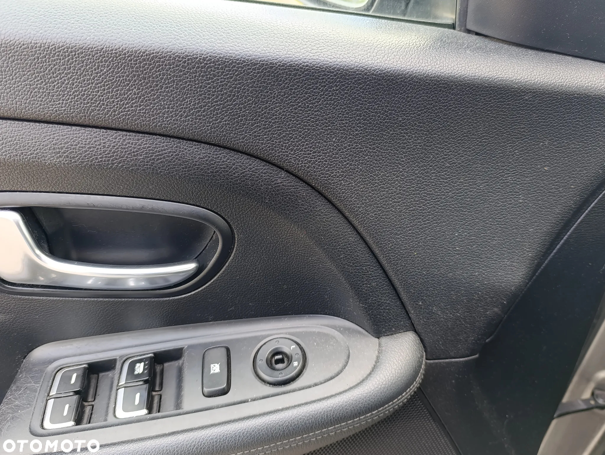Kia Carens 1.7 CRDi M - 14