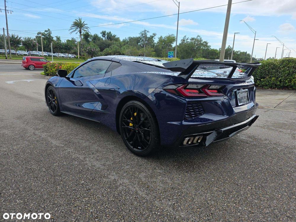 Chevrolet Corvette - 4
