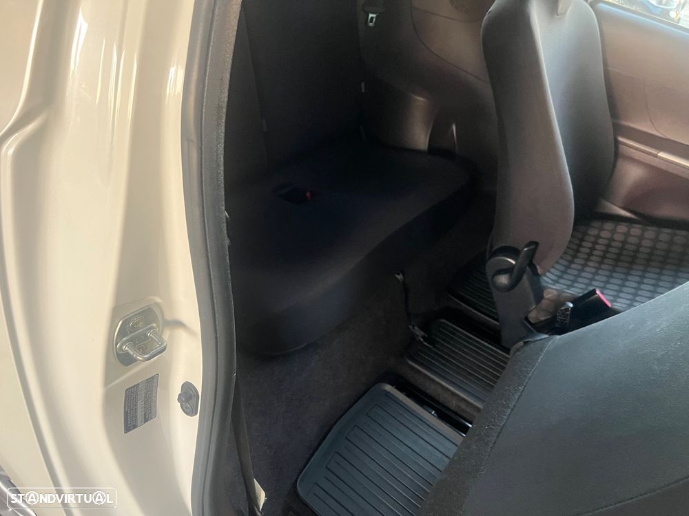 Toyota iQ 1.0 VVT-i 2 - 10