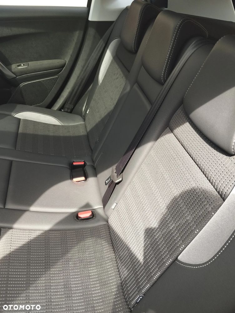 Peugeot 2008 1.2 Pure Tech GPF Allure S&S - 14