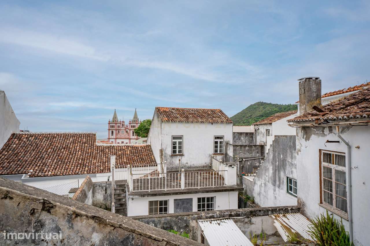 Moradia Histórica para Reabilitar no Centro de Angra do Heroísmo - Grande imagem: 5/24