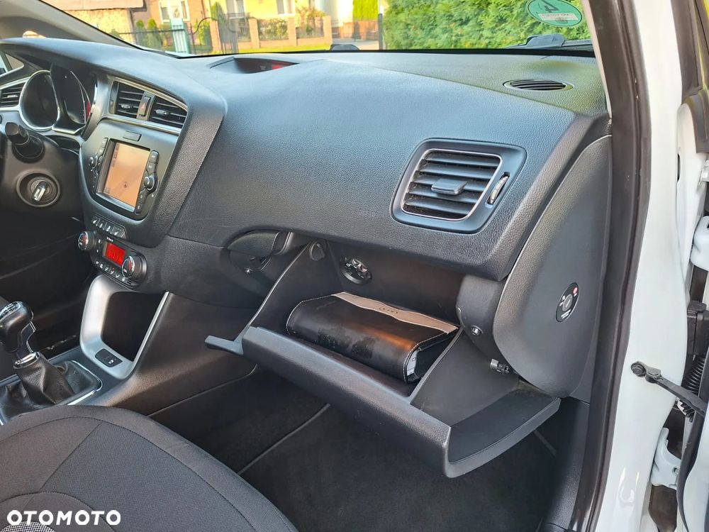 Kia Ceed 1.4 CVVT Dream Team Edition - 17