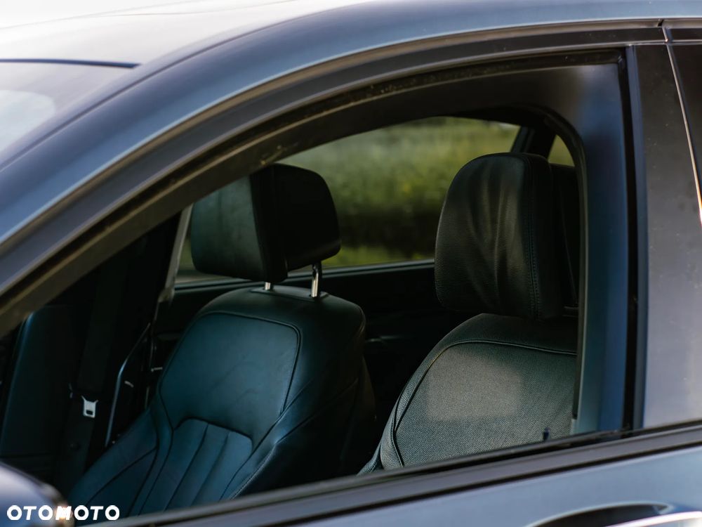 BMW Seria 7 740Li - 31