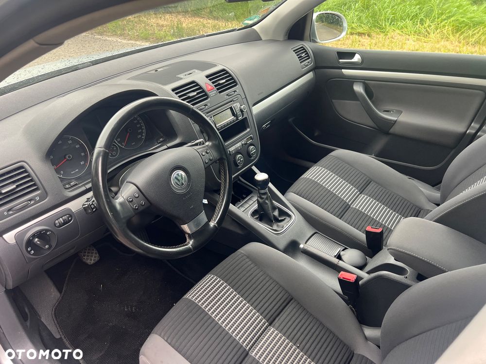Volkswagen Golf - 6