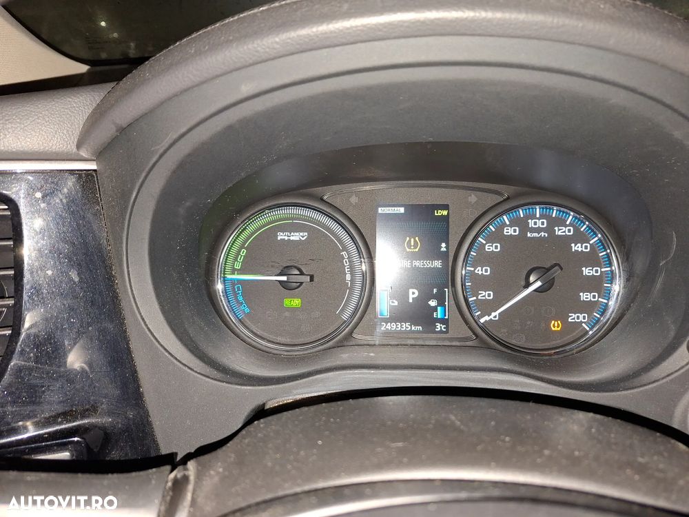 Mitsubishi Outlander 2.0 4WD Top - 20