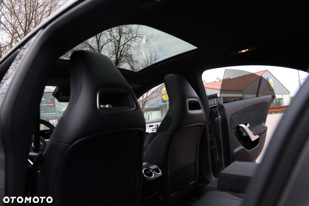Mercedes-Benz CLA 220 4-Matic AMG Line 7G-DCT - 14