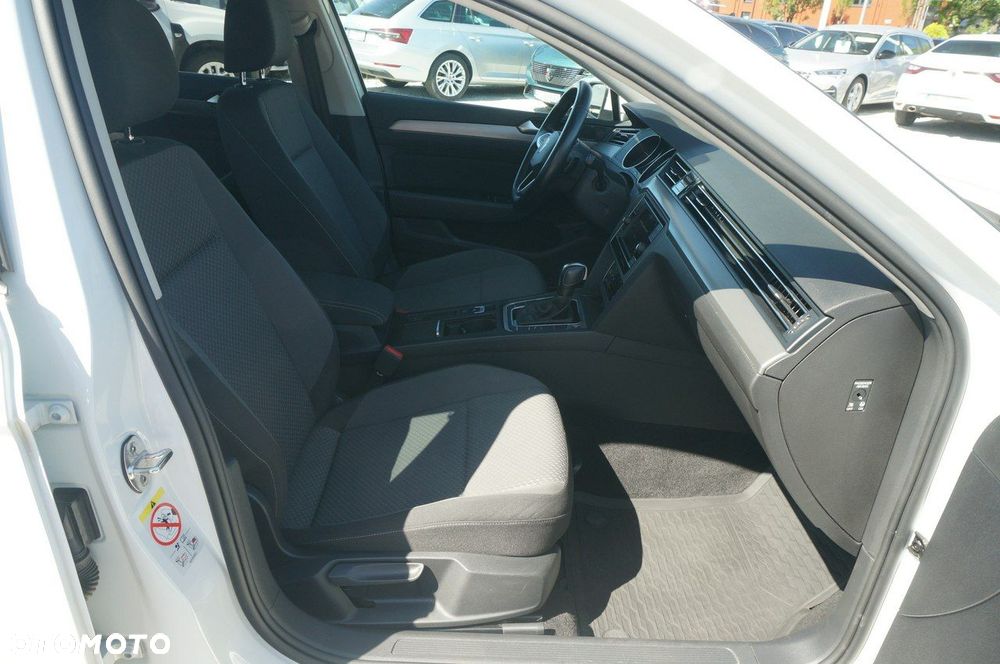 Volkswagen Passat 2.0 TDI EVO Essence DSG - 28