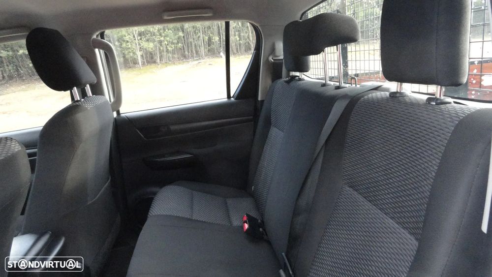 Toyota Hilux 2.4 D-4D 4WD CD CM - 6