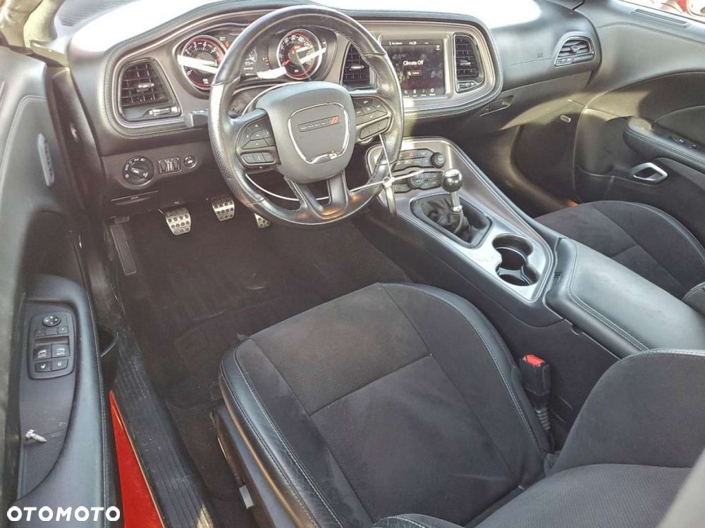 Dodge Challenger - 9