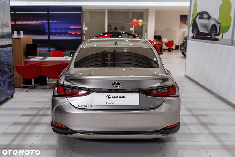 Lexus ES 300h F Sport Design - 8