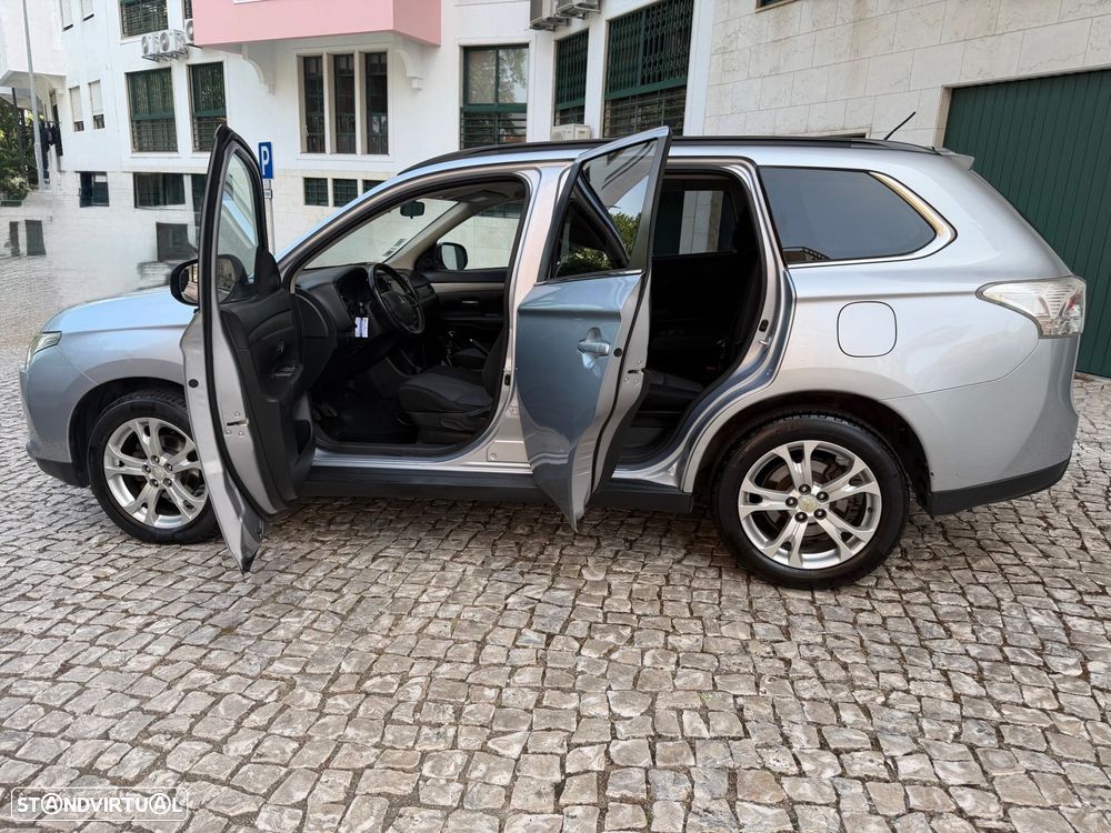 Mitsubishi Outlander 2.2 DI-D Intense - 8