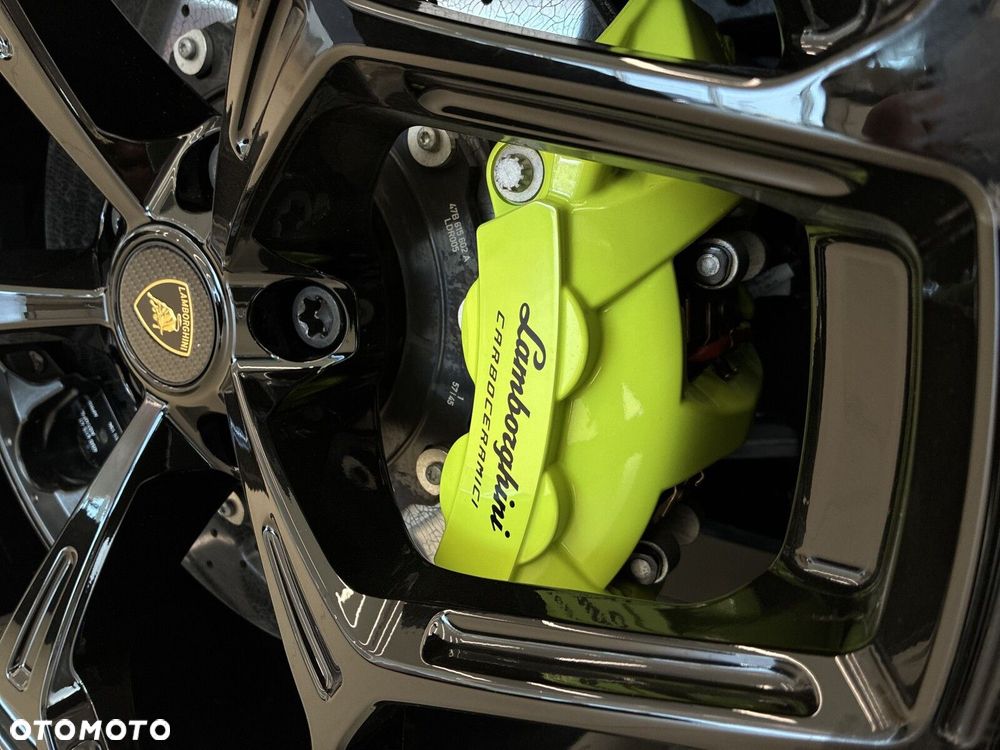 Lamborghini Revuelto - 20