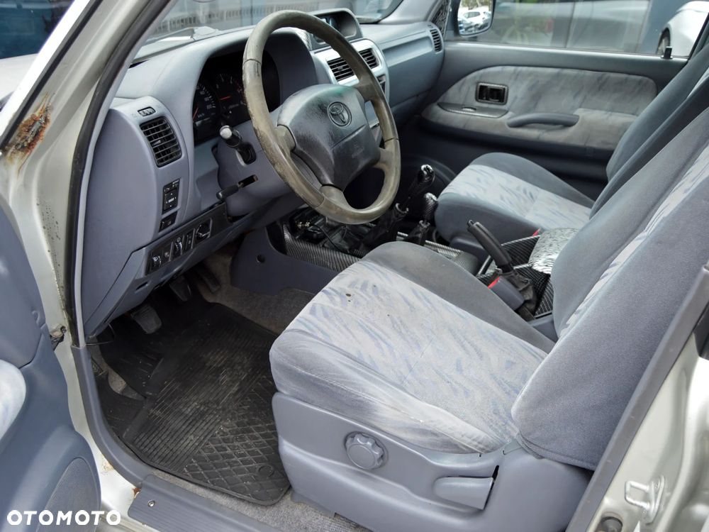 Toyota Land Cruiser - 7