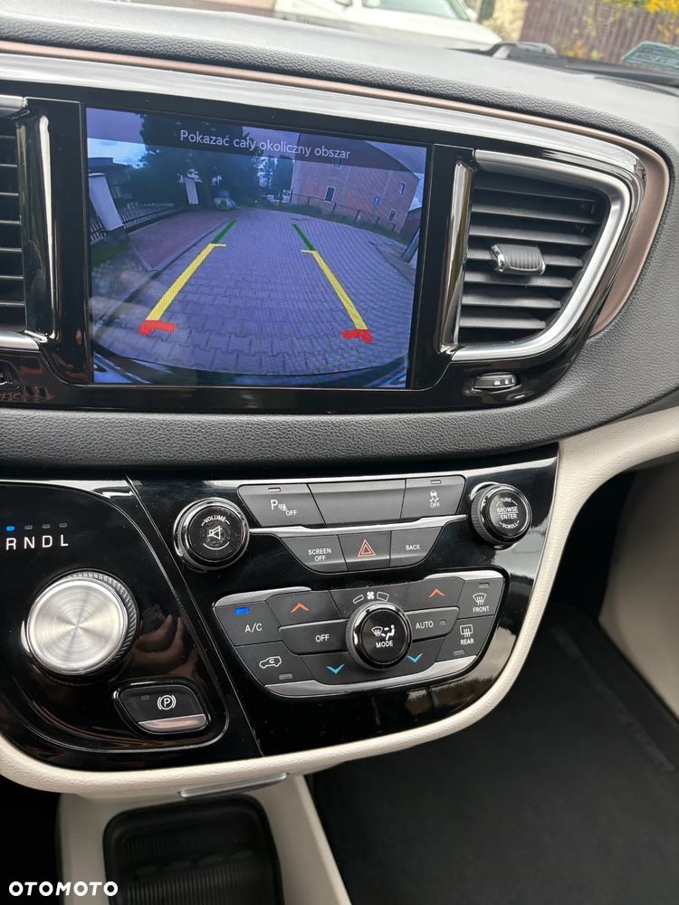 Chrysler Pacifica - 25