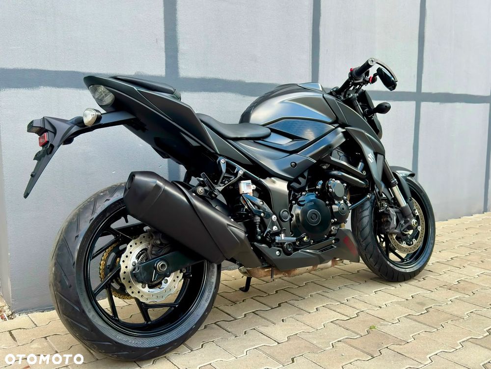 Suzuki GSX - 3