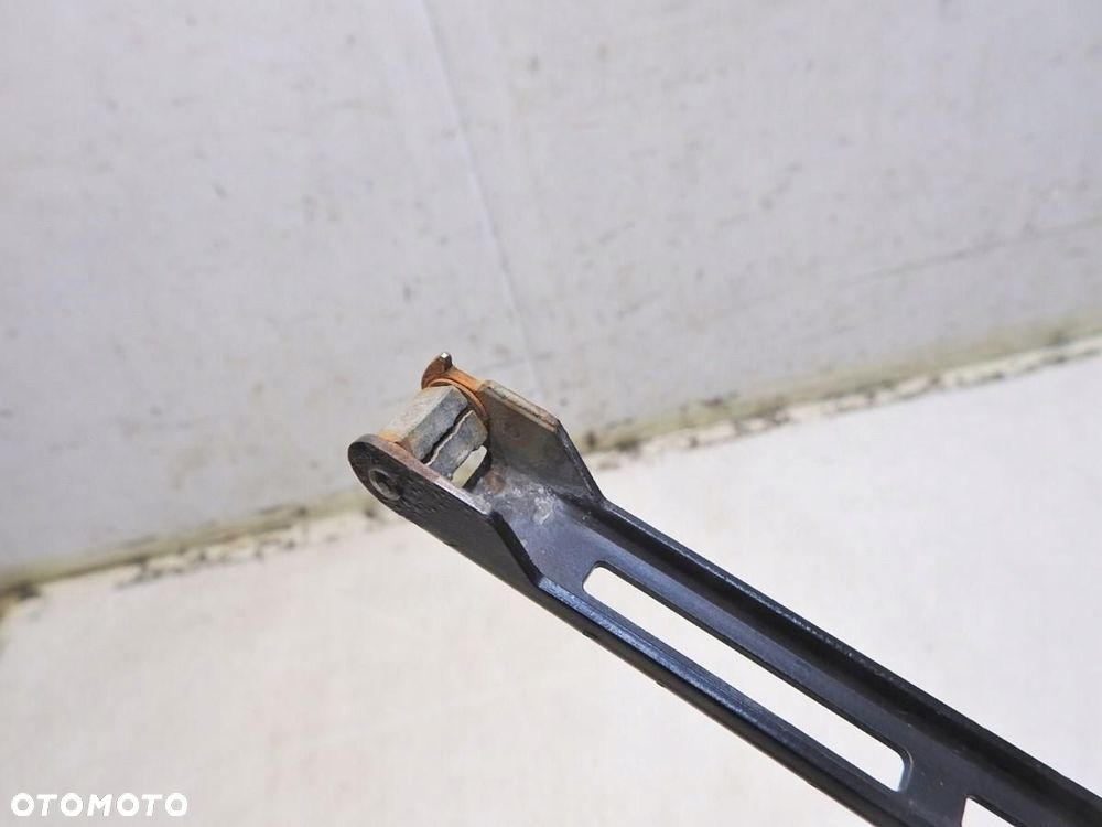 RAMIE WYCIERACZKI LEWE AUDI A4 B7 - 5