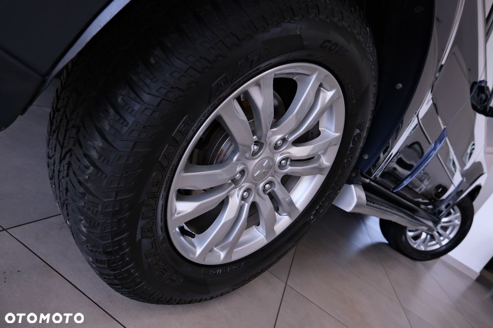Mitsubishi Pajero - 9