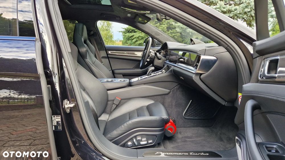 Porsche Panamera Turbo - 11