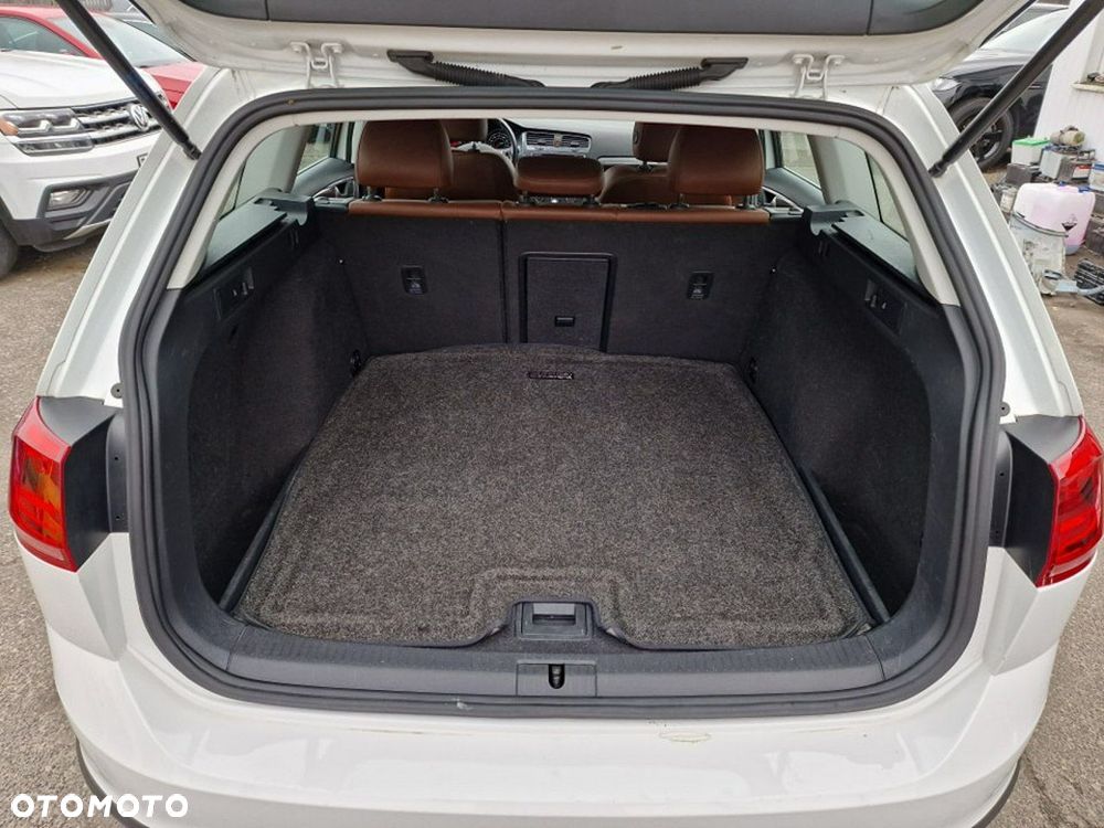 Volkswagen Golf - 34