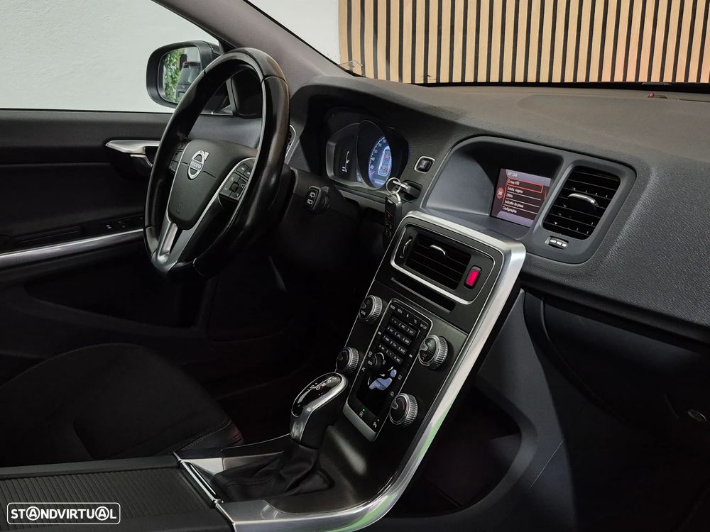 Volvo V60 1.6 D2 Momentum Eco Powershift - 26
