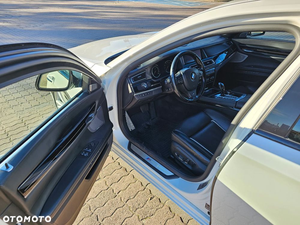 BMW Seria 7 750Li xDrive - 9